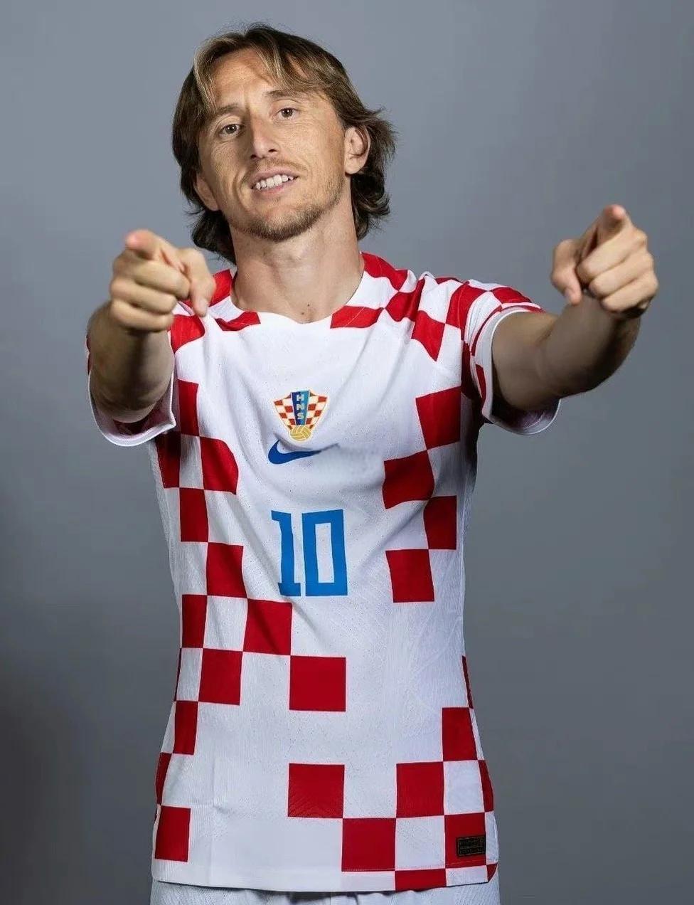 官方：恰尔汗奥卢当选国米10月队内最佳球员